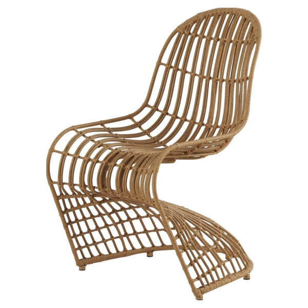 Момиче на открито стол