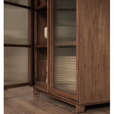 Vitrine aus Bewegungsglas mit 2 Türen
