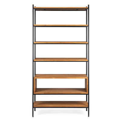 Gliedern Sie den offenen Kleiderschrank