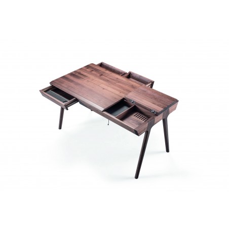 Metis skrivebord i valnød