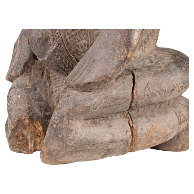 Forfædres Dengese skulptur
