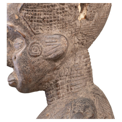 Forfædres Dengese skulptur