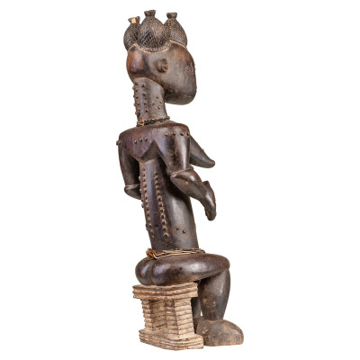 Attye figuuri skulptuur