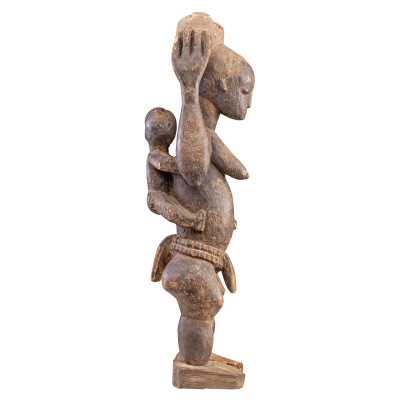 Skulptuur naissoost Attye AAA1229