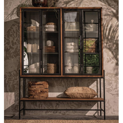 Armario esquemático con 4 puertas y 1 estante abierto