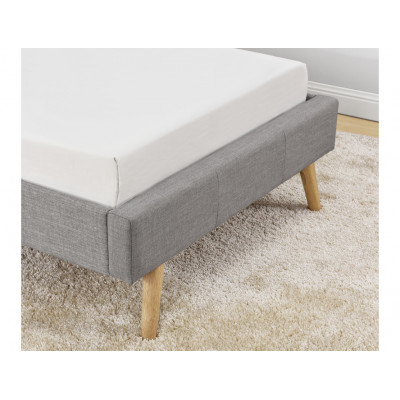 Cadre de lit scandinave Bjorn en tissu avec pieds en bois