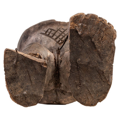 Skulptura bubnja s prorezanim mende