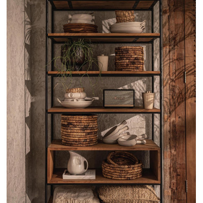 Vázlat nyitott szekrény