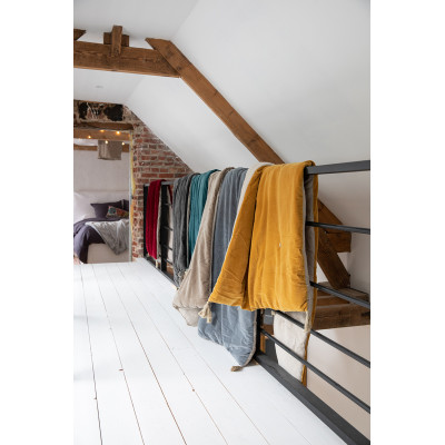 Elise pompom comforter