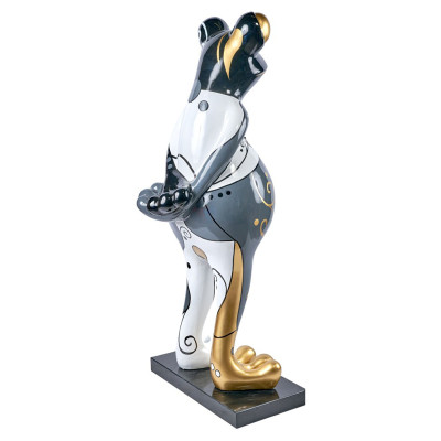 Beatrice sculpture