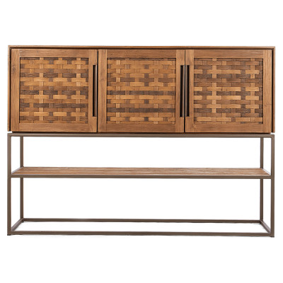 Karma odininkas su 3 durimis ir 1 stovo