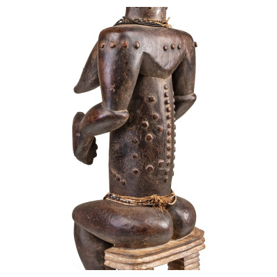 Escultura de figura Attye