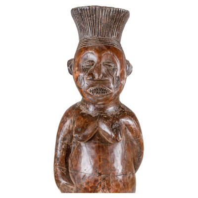 Sculptură feminină în cutie