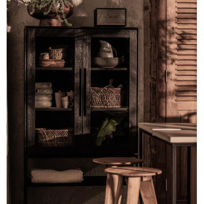 Karma omara z 2 steklenimi vrati in 1 polico